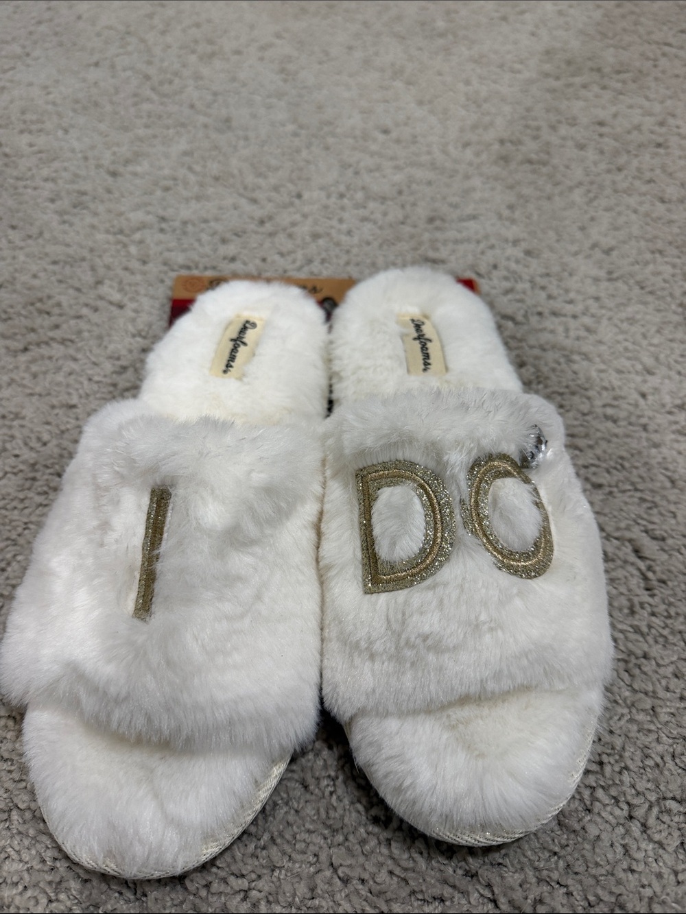 dearfoams White Faux Fur Slide Slippers with Cream Logo Tag